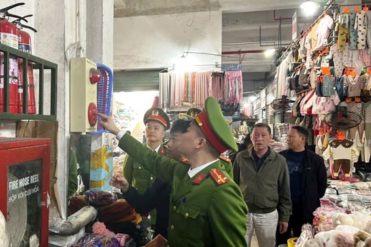 Phòng ngừa cháy chợ dịp cuối năm