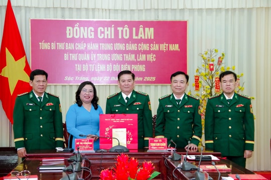 Phó Bí thư Thường trực Tỉnh ủy Sóc Trăng thăm, chúc Tết BĐBP tỉnh