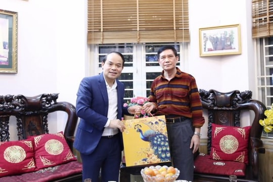Phó Chánh án TANDTC Nguyễn Quốc Đoàn thăm, chúc Tết nguyên Chánh án TANDTC
