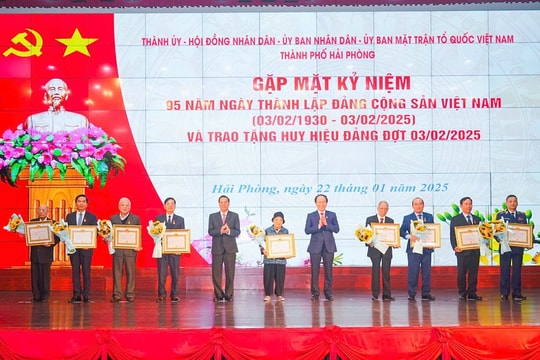 Hải Phòng trao tặng Huy hiệu Đảng cho 2.516 đảng viên