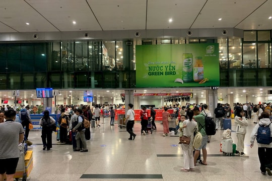 Ngày ông Táo về trời, sân bay Tân Sơn Nhất đón lượng khách 'khủng'