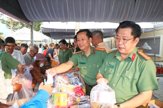 Ý nghĩa nhân văn từ “Phiên chợ 0 đồng – San sẻ yêu thương”