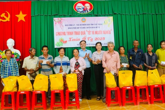 Báo Công lý trao quà 'Tết vì người nghèo' Xuân Ất Tỵ 2025 tại tỉnh Sóc Trăng