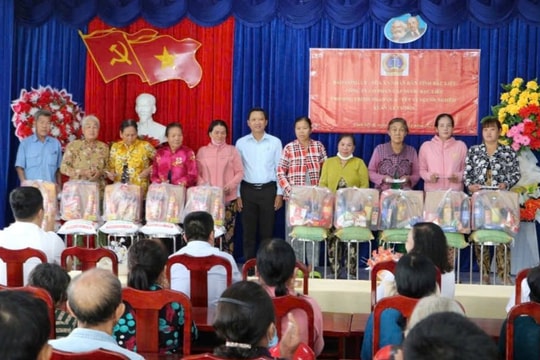 Báo Công lý trao quà 'Tết vì người nghèo' Xuân Ất Tỵ 2025 tại Bạc Liêu