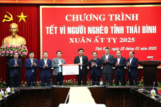Agribank trao tặng 1 tỷ đồng cho các gia đình có hoàn cảnh khó khăn tại Thái Bình