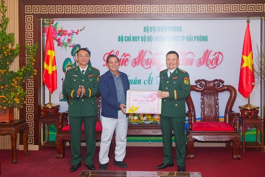 Lãnh đạo TP. Hải Phòng thăm, động viên các đơn vị trực, làm nhiệm vụ xuyên Tết