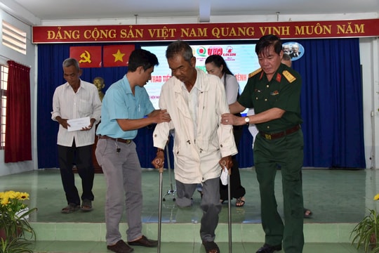 Gần 100 thương, bệnh binh TP.HCM nhận gói hỗ trợ mới