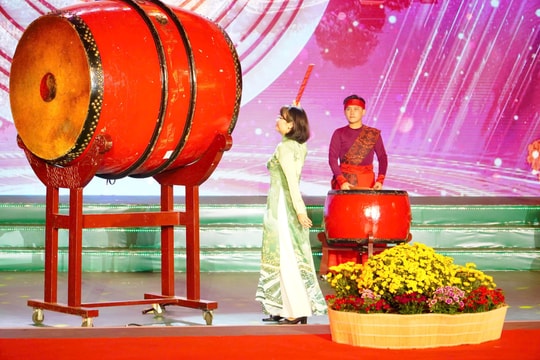 TP.HCM khai mạc chợ hoa xuân “Trên bến dưới thuyền”