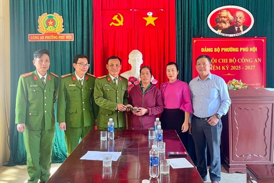 Trao lại tài sản bị trộm cắp cho chủ ki ốt rau