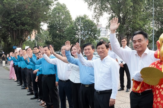 39 chuyến xe Công đoàn đưa gần 1.700 công nhân về quê đón Tết