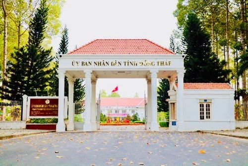 Trụ sở UBND tỉnh Đồng Tháp mở cửa cho người dân tham quan dịp Tết Nguyên đán