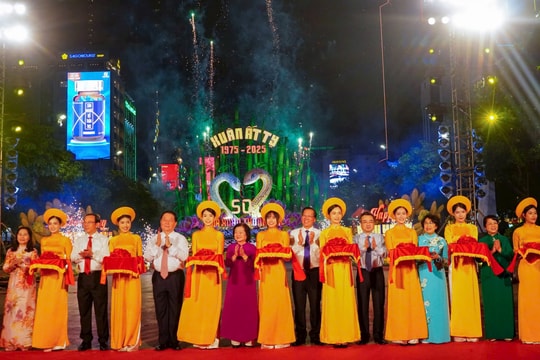 TP.HCM khai mạc đường hoa Nguyễn Huệ Tết Ất Tỵ