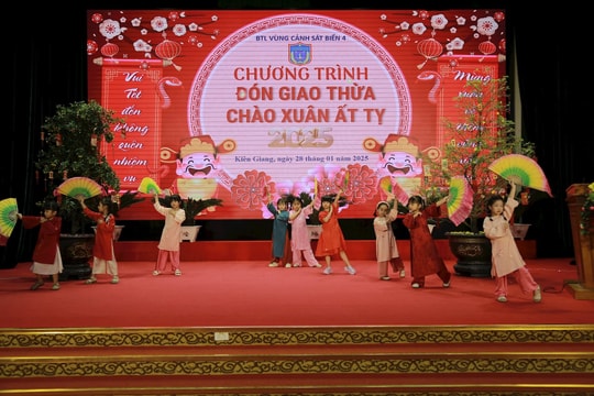 BTL Vùng Cảnh sát biển 4 tổ chức đón giao thừa Tết Nguyên đán Ất Tỵ