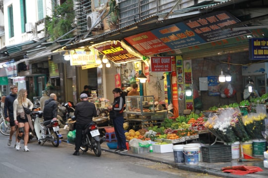 'Thiên đường ẩm thực" chợ Hàng Bè ngày cận Tết