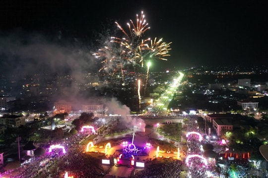 Cà Mau, Bạc Liêu: Người dân háo hức chào đón năm mới