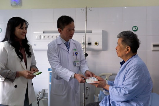 Bệnh viện đa khoa tỉnh Thanh Hóa: Thăm hỏi và tặng quà cho bệnh nhân điều trị trong dịp Tết nguyên đán Ất Tỵ 2025