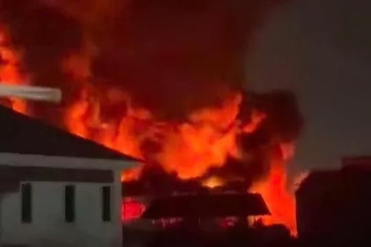 Thanh Hóa: Cháy lớn tại công ty giày trong đêm giao thừa