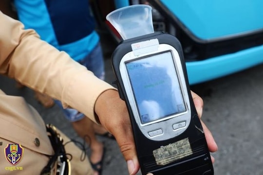 Gần 1.000 trường hợp bị xử lý nồng độ cồn trong ngày mùng 1 Tết