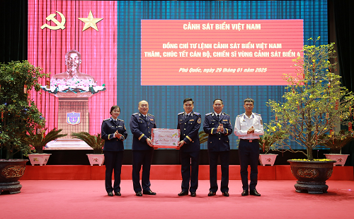 Tư lệnh Cảnh sát biển Việt Nam thăm, chúc Tết BTL Vùng Cảnh sát biển 4