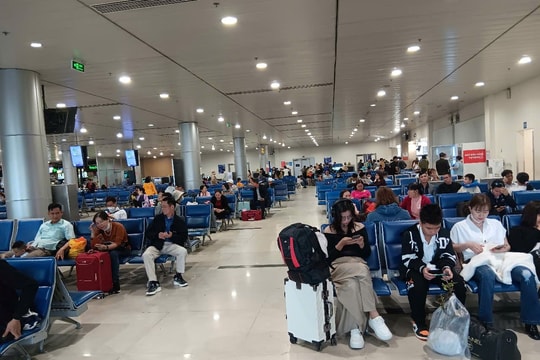 Sân bay Tân Sơn Nhất phục vụ hơn 800 chuyến bay ngày mùng 2 Tết