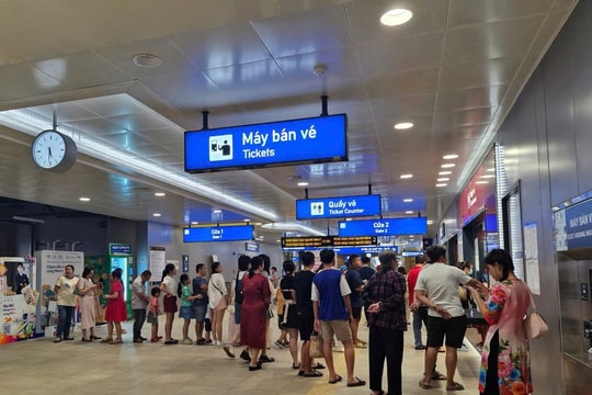 Metro 1 TP.HCM tăng chuyến liên tục phục vụ người dân dịp Tết