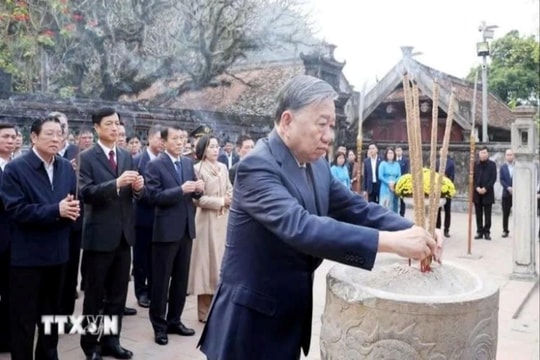 Tổng Bí thư Tô Lâm dâng hương tại Khu Di tích Quốc gia đặc biệt Cố đô Hoa Lư