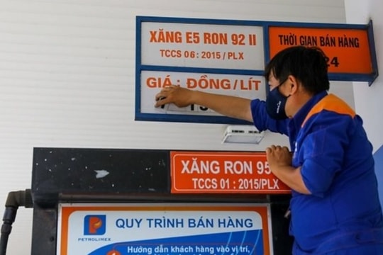 Giá xăng dầu đồng loạt giảm chiều mùng 4 Tết