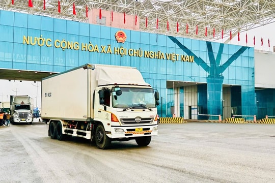 Hơn 750 tấn hàng hóa được xuất khẩu tại Cửa khẩu cầu Bắc Luân II