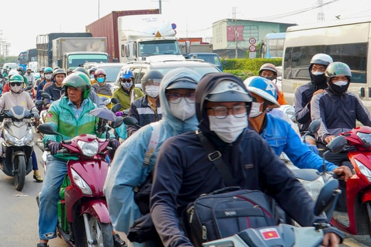 Người dân bắt đầu quay lại TP.HCM, CSGT khuyến cáo gì?