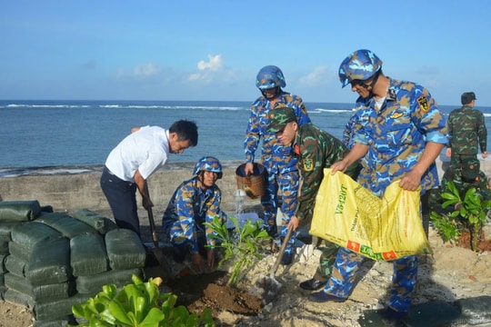 Hưởng ứng Tết trồng cây tại các đảo Trường Sa