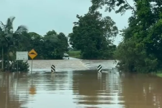 Sơ tán hàng ngàn người vì lũ lụt ở Đông Bắc Australia