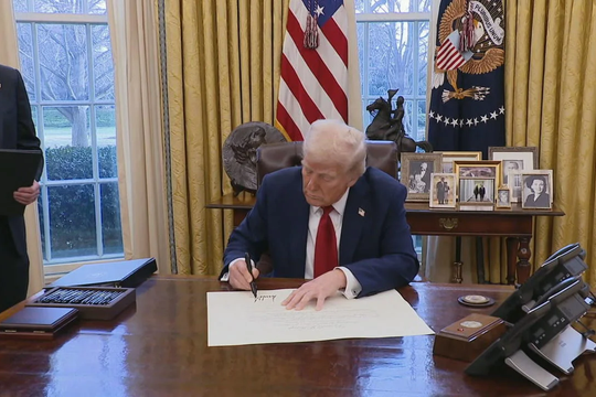 Ông Trump ký sắc lệnh áp thuế nhập khẩu lên Canada, Mexico và Trung Quốc