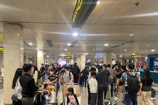 Mùng 5 Tết, sân bay Tân Sơn Nhất đón hơn 150.000 khách