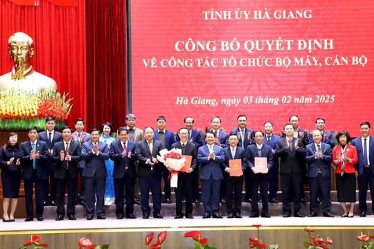 Hà Giang công bố các quyết định về công tác tổ chức bộ máy, cán bộ