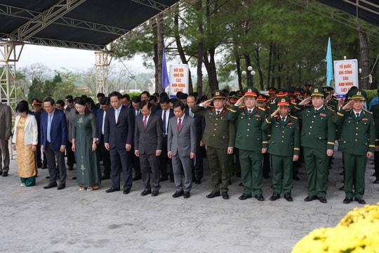 Dâng hương kỷ niệm 95 năm ngày thành lập Đảng Cộng sản Việt Nam