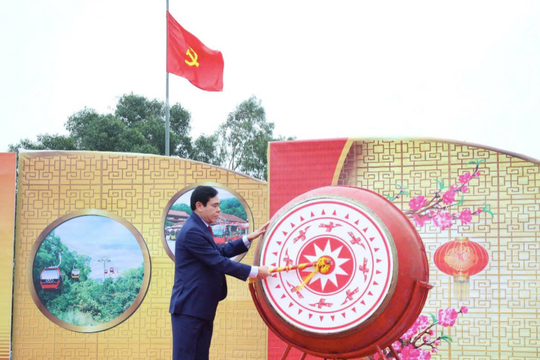 Khai hội chùa Hương Tích mở đầu năm du lịch Hà Tĩnh 2025