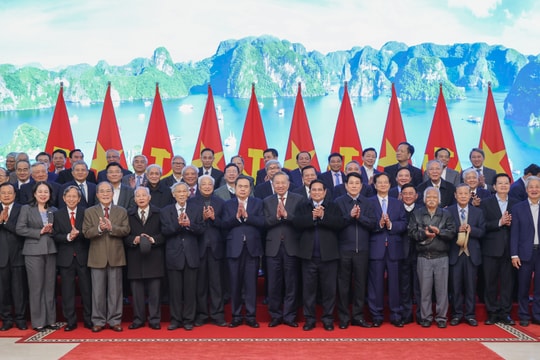 Lãnh đạo Đảng, Nhà nước dự chương trình gặp mặt 'Mừng Đảng quang vinh, mừng Xuân Ất Tỵ 2025'