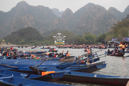 Hà Nội kiểm soát chặt hoạt động đò, xuồng phục vụ Lễ hội chùa Hương