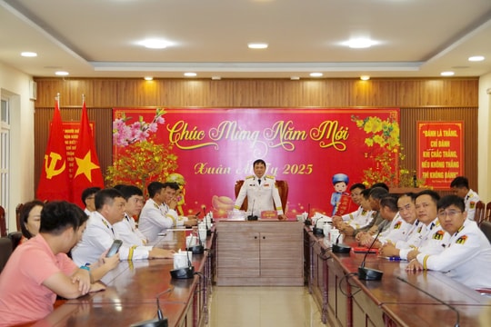 Vùng 2 Hải quân chúc Tết trực tuyến các đơn vị trên biển