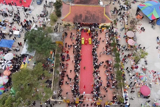 Đặc sắc lễ hội "rước người" ở Quảng Ninh