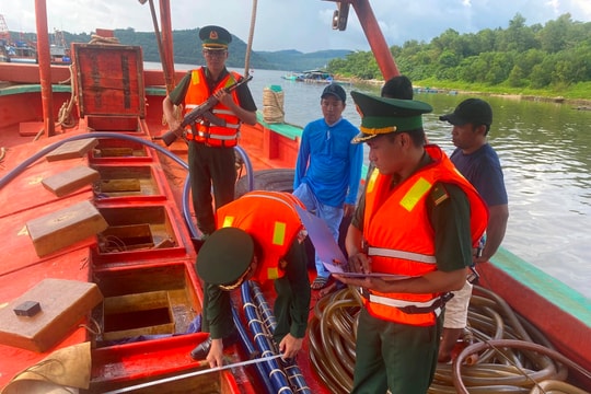 Kiên Giang: Bắt nóng hai tàu cá chở 41.000 lít dầu DO lậu