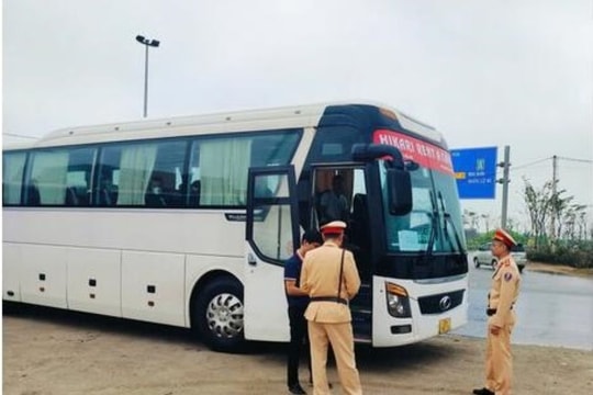 Phạt 40 triệu đồng tài xế, chủ xe khách chở quá số người quy định