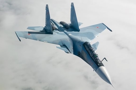 Su-30SM hạ tiêm kích Su-27 của Ukraine ở khoảng cách cực xa