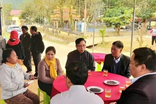 Cháu bé bị điện giật tử vong khi chơi đùa ở nhà