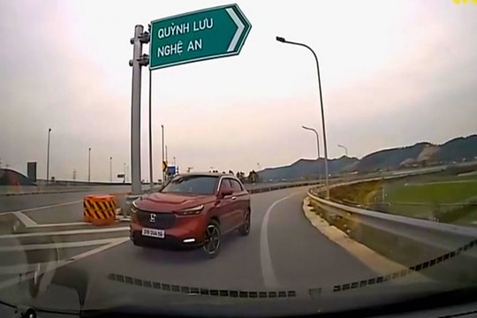 Đi ngược chiều trên cao tốc, nữ tài xế bị phạt 19 triệu đồng