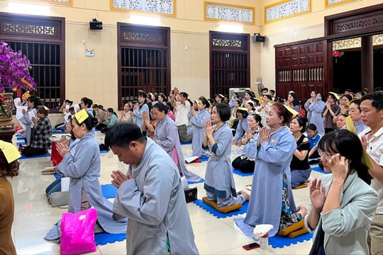 TP.HCM: Người dân tấp nập lên chùa cúng sao giải hạn
