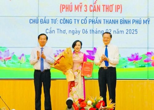 Cần Thơ: Trao quyết định đầu tư khu công nghiệp thứ 7 với tổng vốn đầu tư hơn 7.800 tỷ đồng
