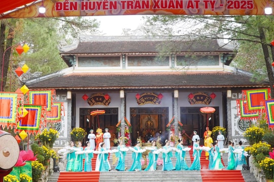 Nét riêng của lễ hội đền Huyền Trân Huế