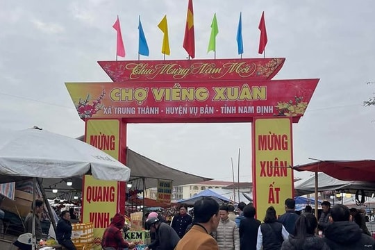 Độc đáo phiên chợ "mua may, bán rủi" ở Nam Định