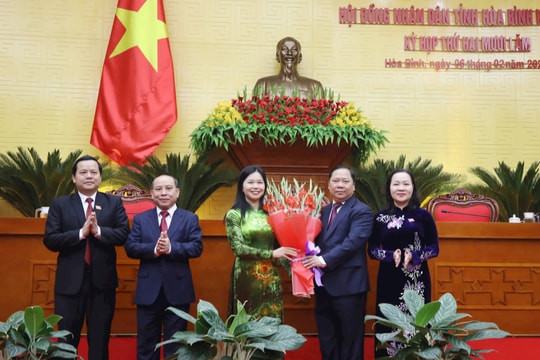 Bà Bùi Thị Minh được bầu giữ chức Chủ tịch HĐND tỉnh Hòa Bình
